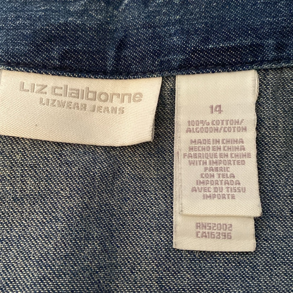 Liz Claiborne wrap denim skirt size 14, knee length - Picture 3 of 9